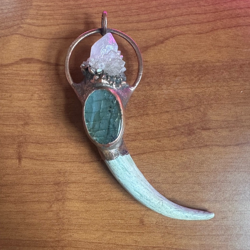 Stunning and Massive Crystal and Labradorite Copper Pendant with genuine antler - Picture 2 of 7